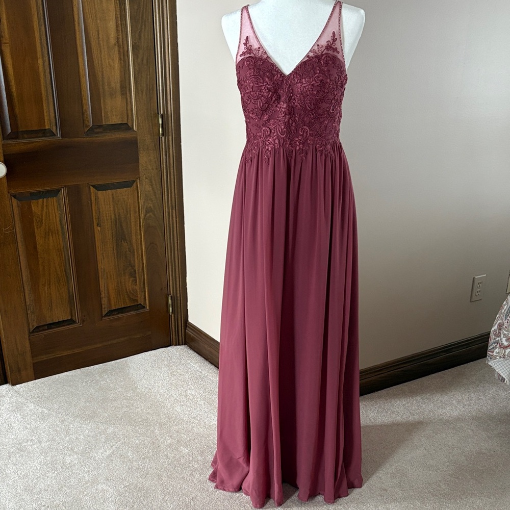 Elegant Burgundy Lace Evening Gown